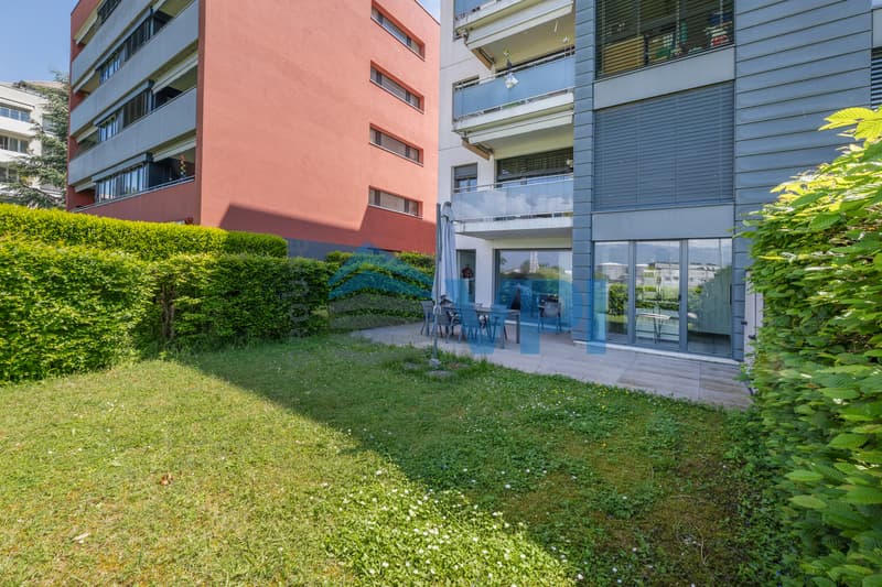 Beautiful 4-room family apartment with private outdoor space (7)