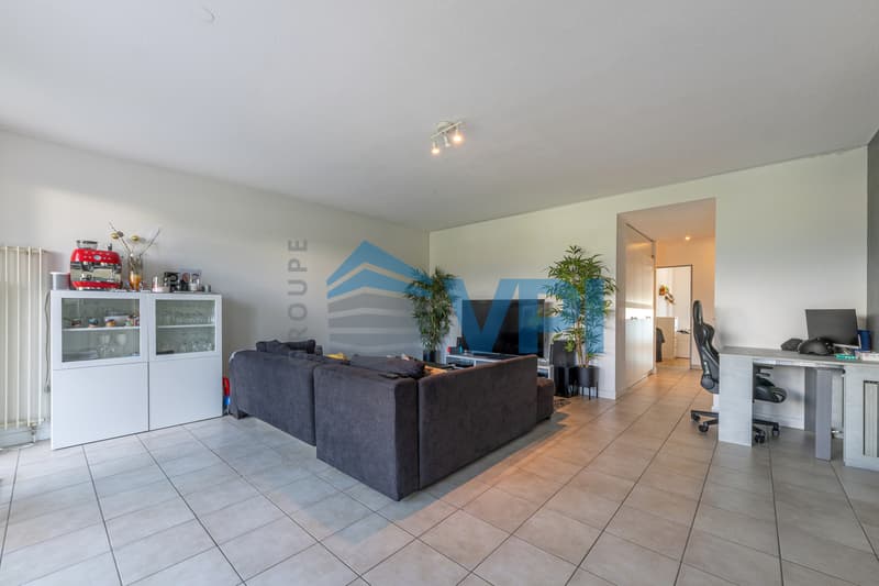 Beautiful 4-room family apartment with private outdoor space (3)