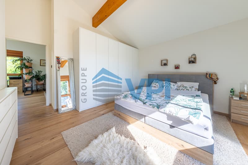 CONTEMPORARY DUPLEX WITH PRIVATE GARDEN IN SATIGNY (11)