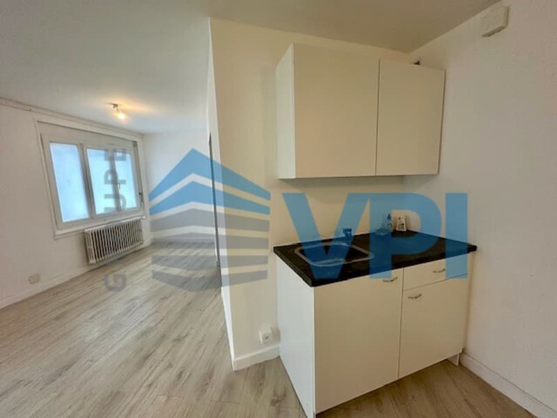 Lausanne - Studio rénové au 3ème étage (2)