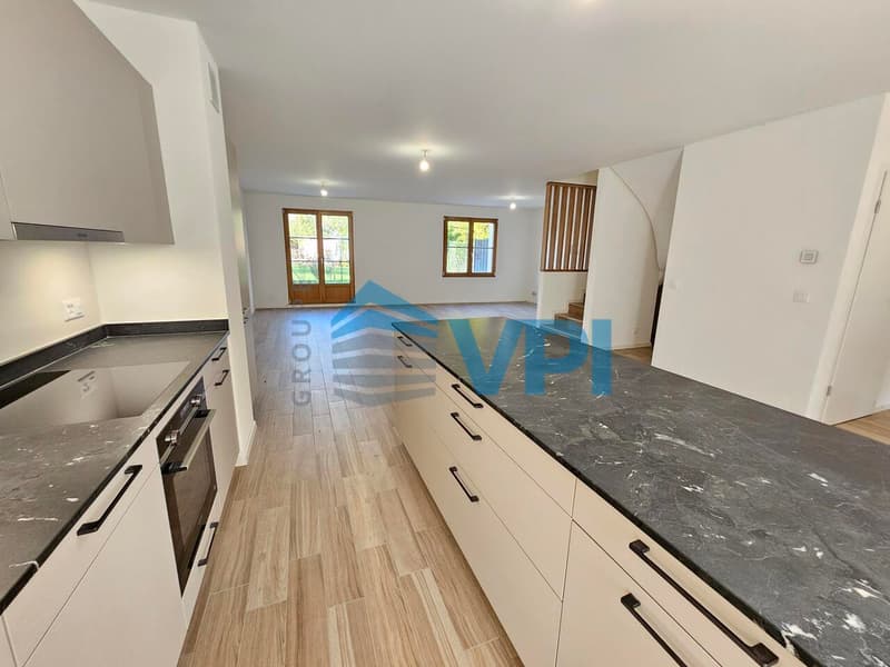 Superbe villa mitoyenne 6 pièces avec terrasse et jardin privatifs à B (5)