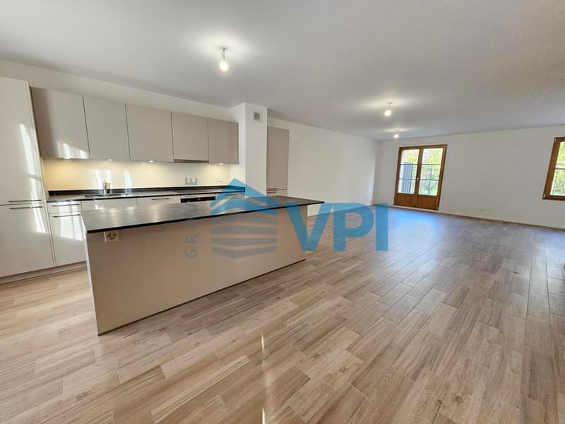 Superbe villa mitoyenne 6 pièces avec terrasse et jardin privatifs à B (3)