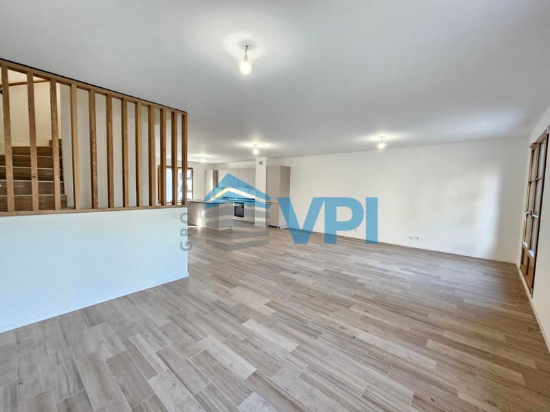 Superbe villa mitoyenne 6 pièces avec terrasse et jardin privatifs à B (6)