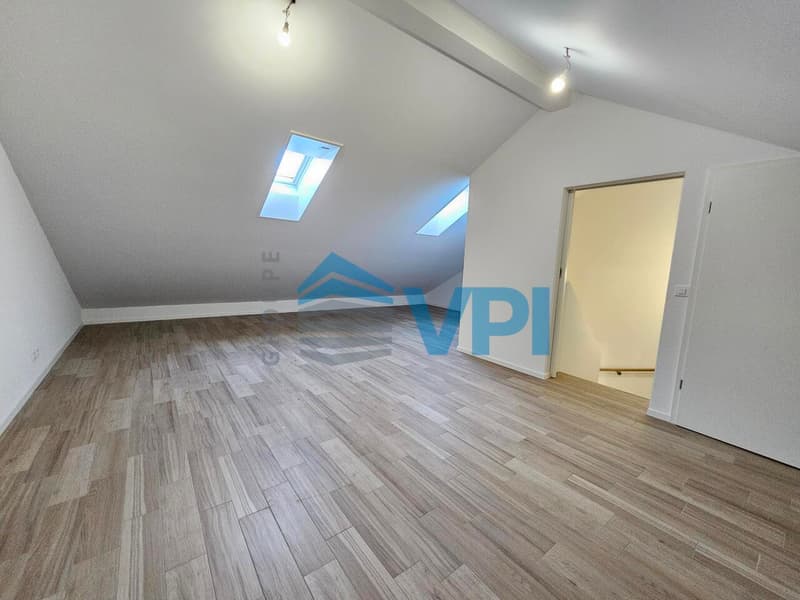 Superbe villa mitoyenne 6 pièces avec terrasse et jardin privatifs à B (11)