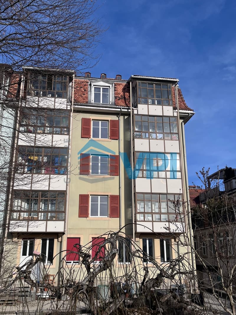 Building with 9 units (2)