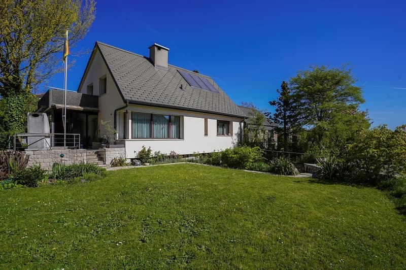 Spacious, detached single-family home in prime location (1)