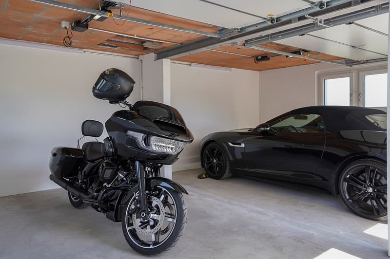 Doppia garage ristrutturata di fronte alla stazione di Schüpfen (2)