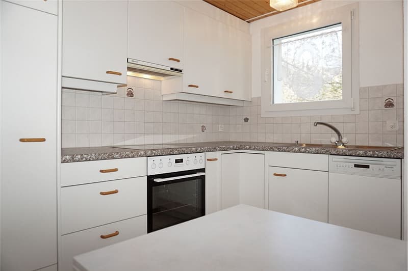 Schmucke Familienwohnung mit Bastelraum und Einstellhallenplatz (4)
