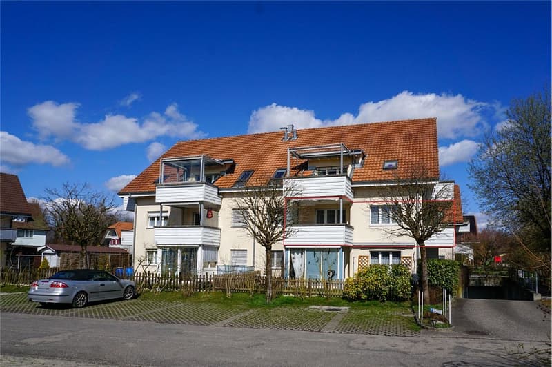 Schmucke Familienwohnung mit Bastelraum und Einstellhallenplatz (2)