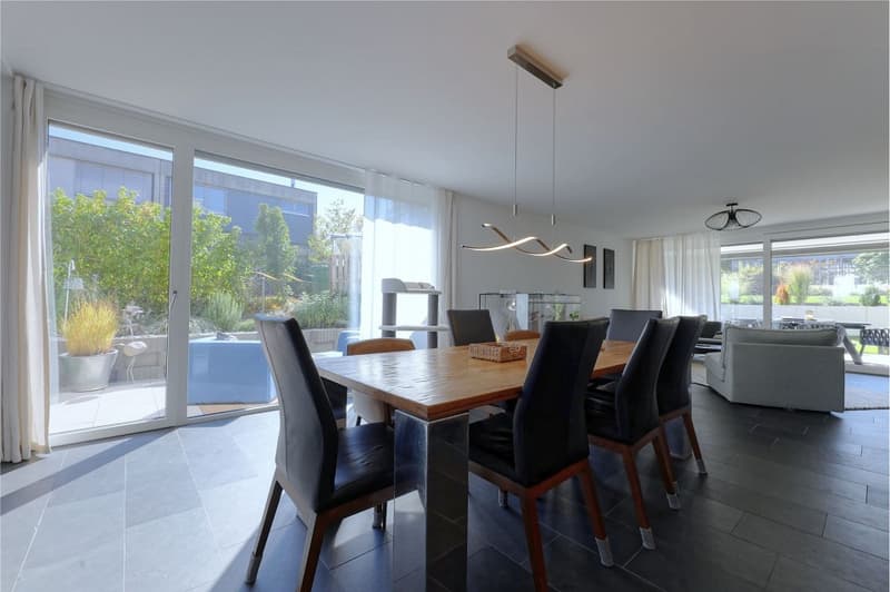 Topmoderne 5½-Zimmer Eigentumswohnung mit grosszügigem Garten (5)