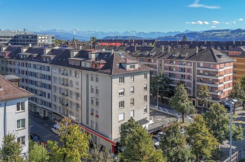 Charmante 3-Zimmer-Dachwohnung mitten im Breitsch (2)