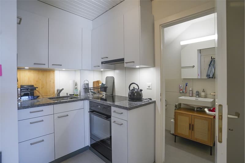 Kleine, charmante Dachwohnung mitten im Breitsch (3)