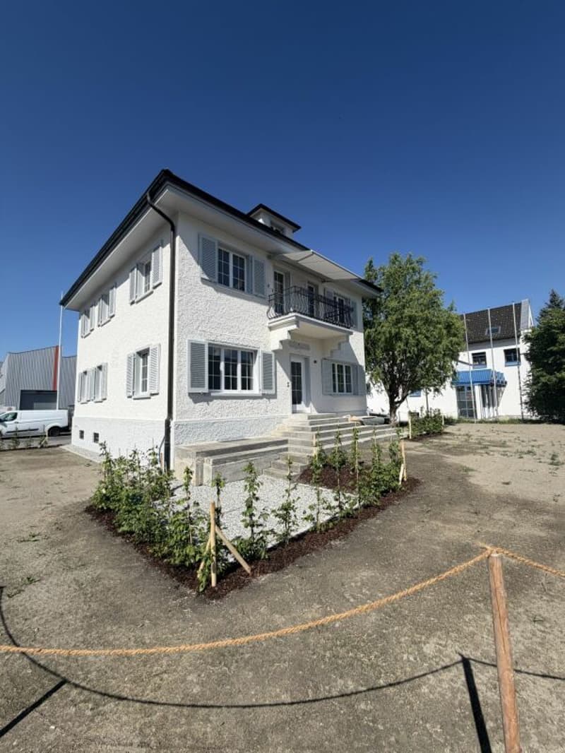 Newly renovated 4.5-room villa apartment with garden (1)