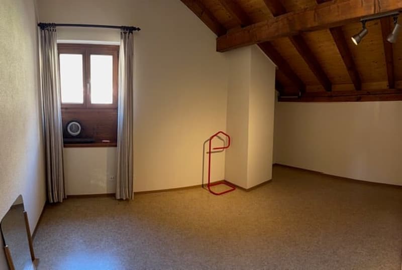 Mesocco, San Rocco area, in a central and sunny position, a carefully maintained single-family house is for sale (11)