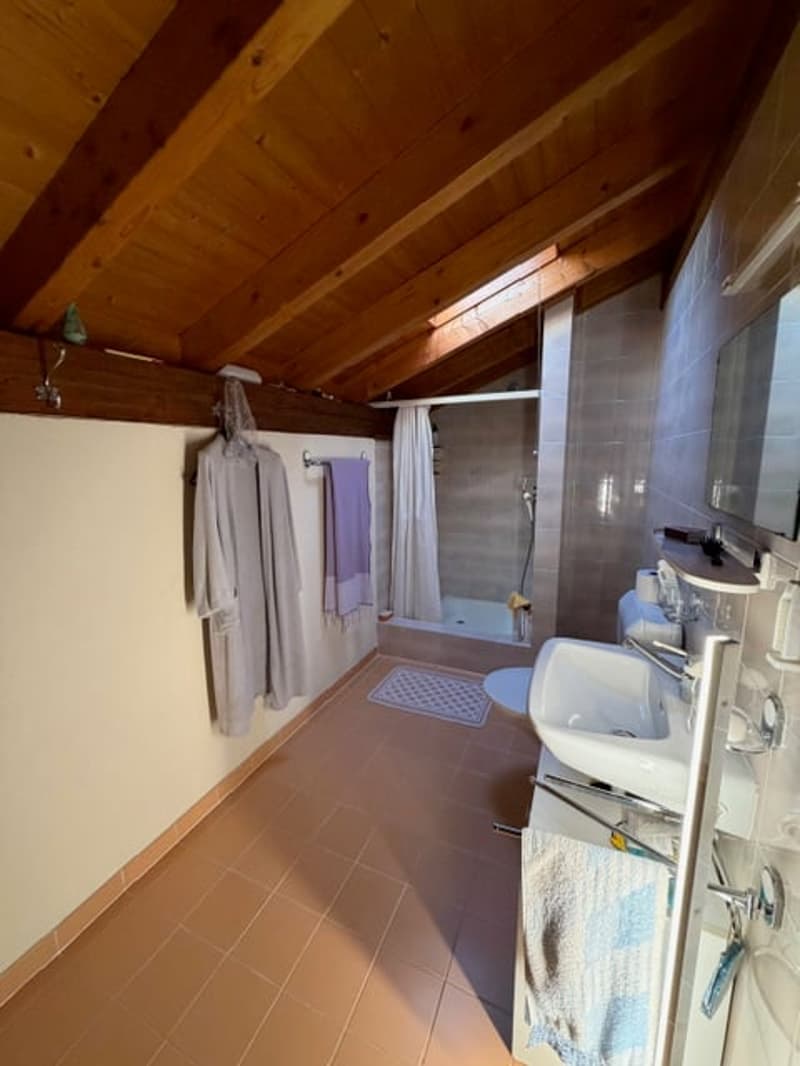 Mesocco, San Rocco area, in a central and sunny position, a carefully maintained single-family house is for sale (13)