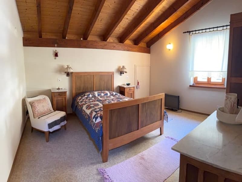 Mesocco, San Rocco area, in a central and sunny position, a carefully maintained single-family house is for sale (10)