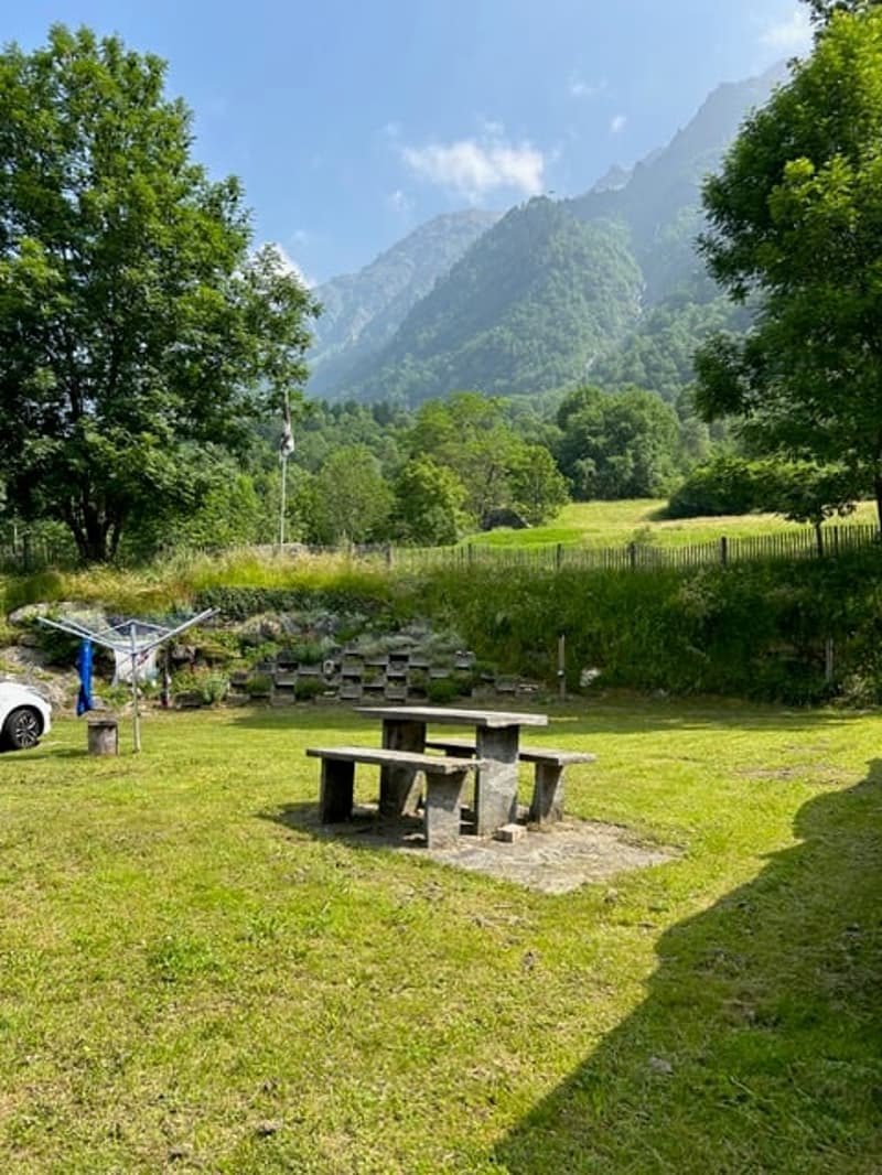 Mesocco, Andergia area, house for sale with adjacent rustico in a quiet and sunny neighborhood. (4)