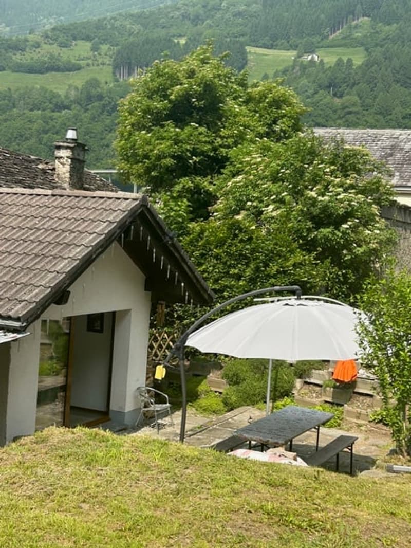 Mesocco, Andergia area, house for sale with adjacent rustico in a quiet and sunny neighborhood. (3)