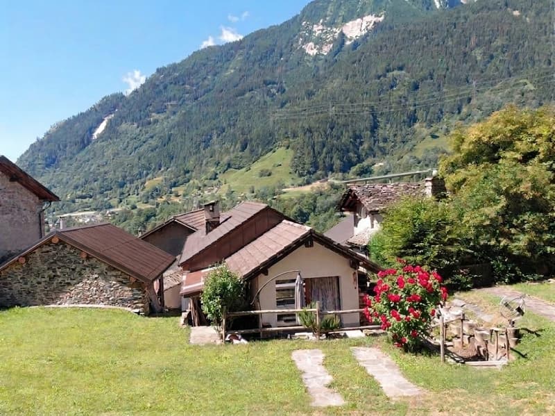 Mesocco, Andergia casa unifamiliare con rustico annesso (1)