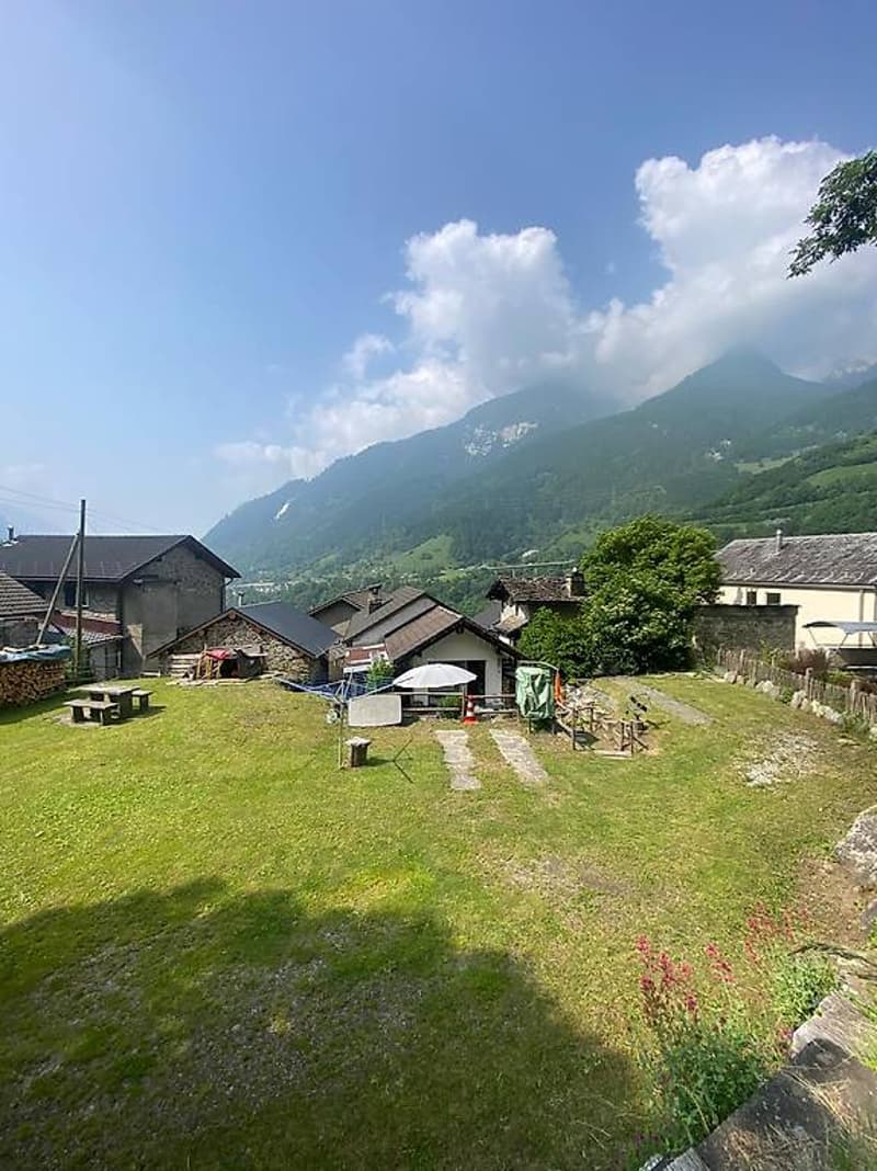Mesocco, Andergia single-family house with attached rustico (3)