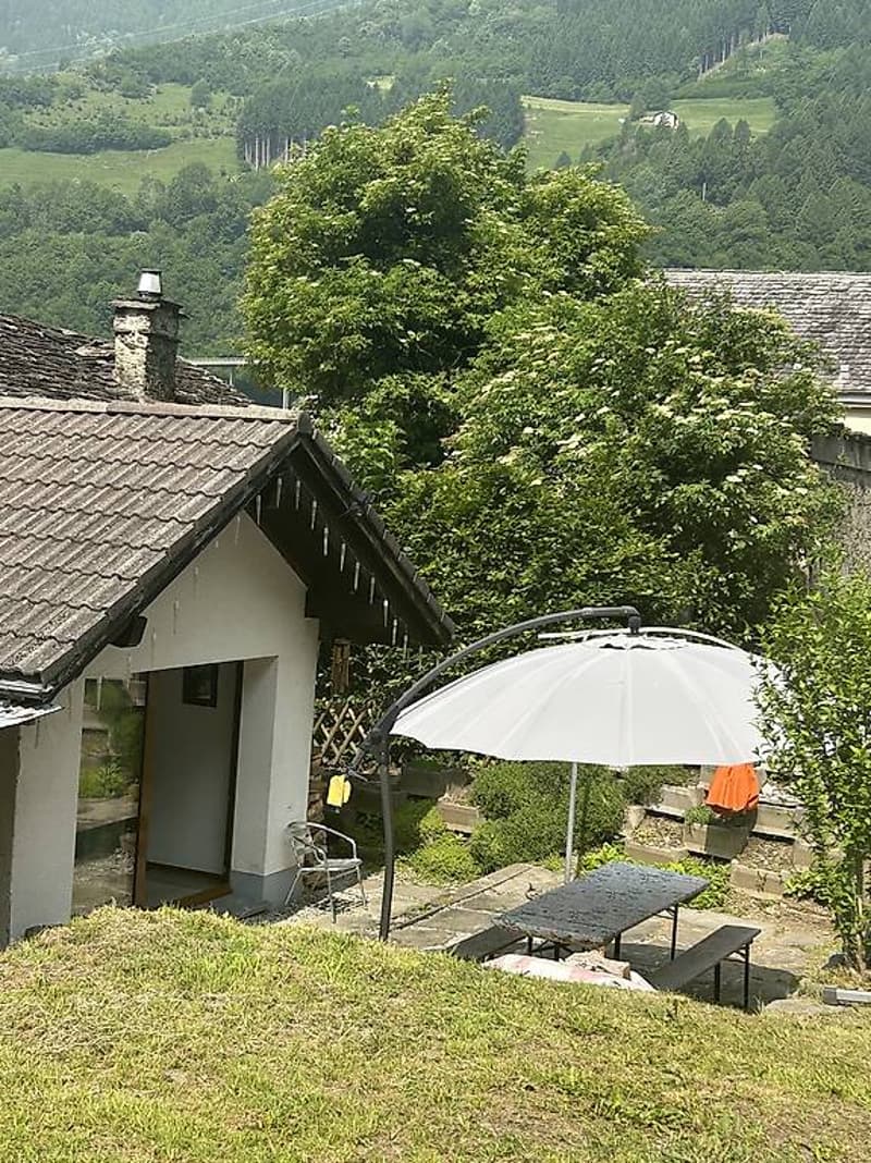Mesocco, Andergia single-family house with attached rustico (2)