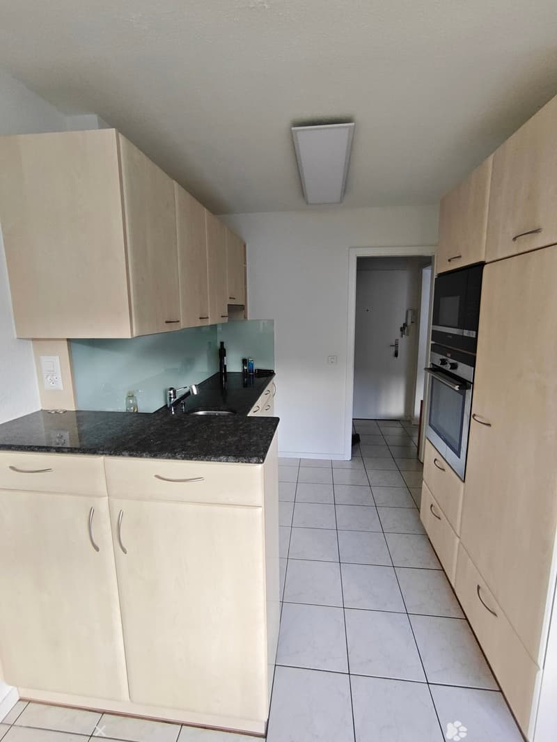 Moderne 3.5-Zimmer-Wohnung mit Balkon in Biel/Bienne (2)