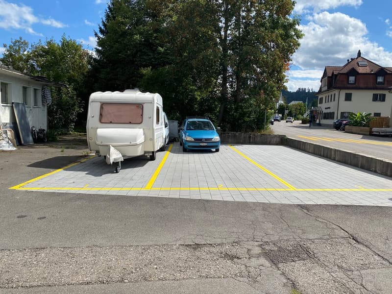 zentraler Doppelparkplatz in Rikon (2)