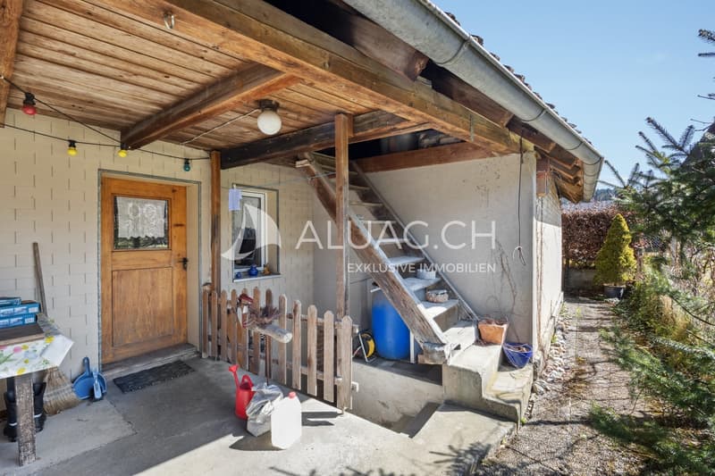 Zugang zum Keller und dem Dachstock mit viel Ausbaupotenzial
