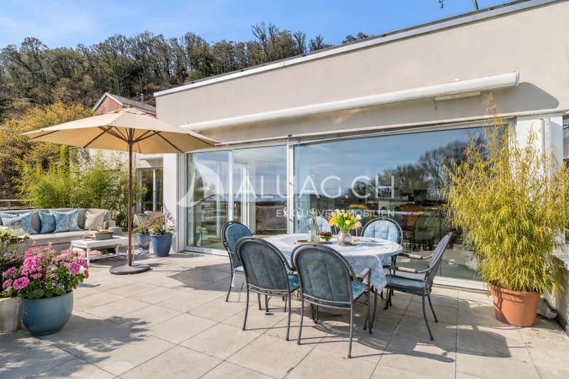 Die Terrasse bietet viel Spielraum für Ihre individuelle Ausseneinrichtung