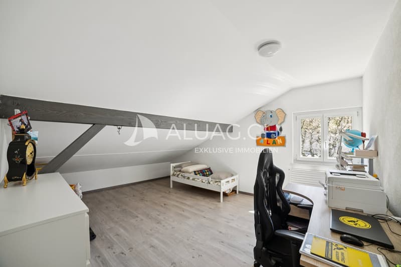 Dieser Raum eignet sich ideal als Kinder-, Gästezimmer oder Büro
