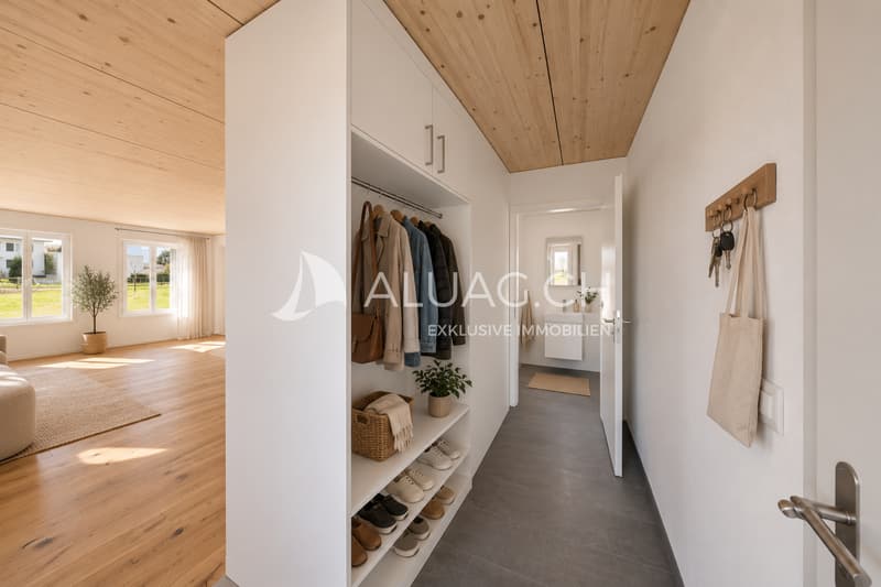 Moderner Entrée-Bereich lichtdurchflutet und freundlich mit praktischer intergrierter Garderobe
