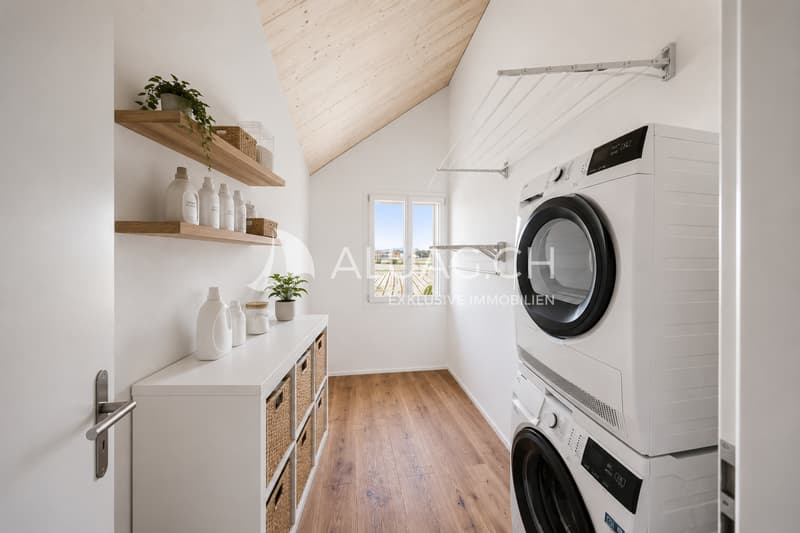 Moderner, heller Laundry-Room mit optimaler Ausstattung
