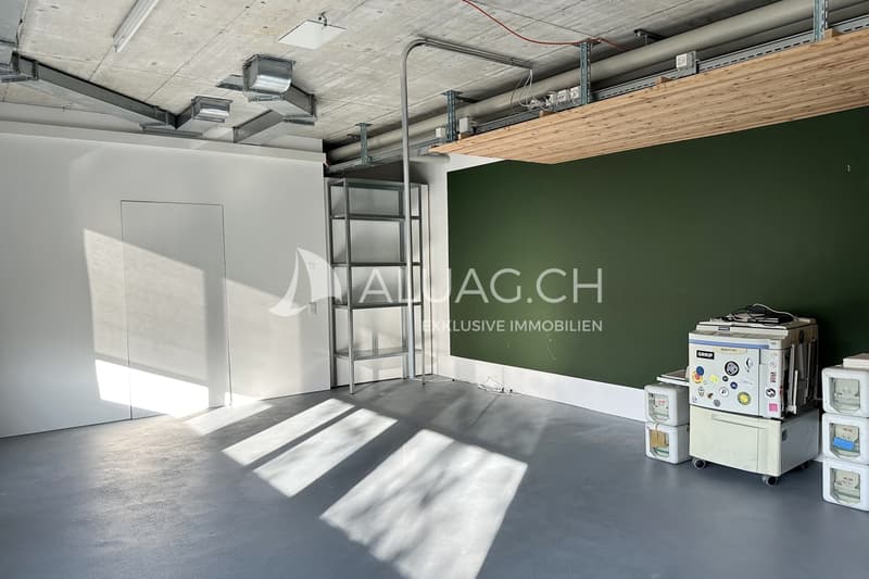 Innovatives Raumkonzept mit Top Verkabelungen für mehrere Highspeed Arbeitsplätze
