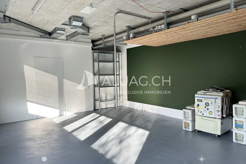 Innovatives Raumkonzept mit Top Verkabelungen für mehrere Highspeed Arbeitsplätze
