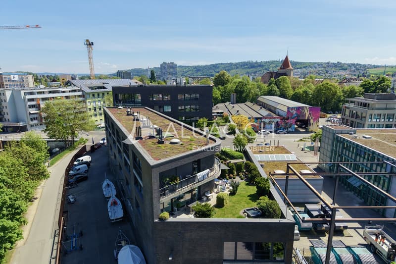 Herrvoragend eingebettet, neben dem Bahnhof, am Kanal und zwischen Nidau und Biel