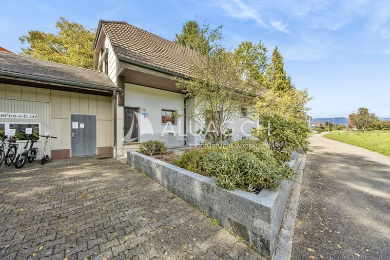 Mit der angebauten Werkstatt und der Garage bietet die Liegenschaft wertvolle zusätzliche Nutzflächen