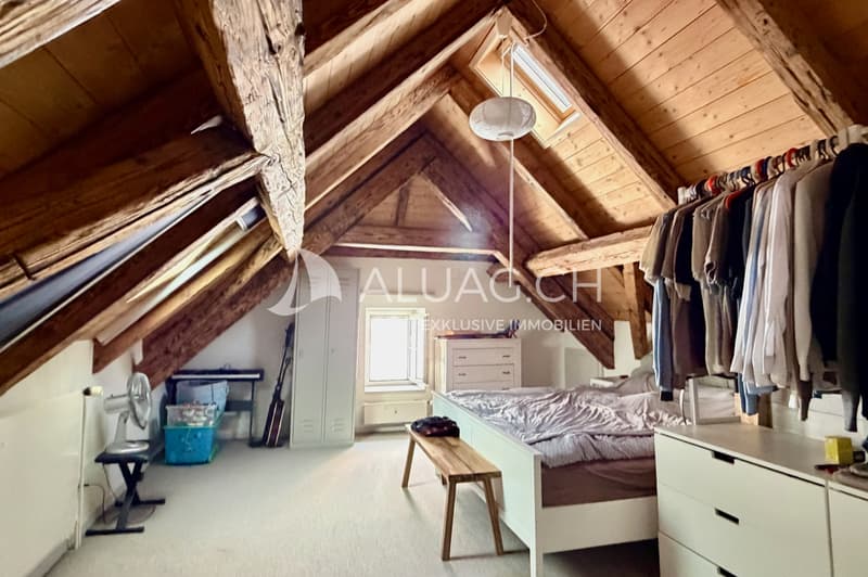 Viel Charme im Schlafzimmer dank den Sichtbalken mit Geschichte