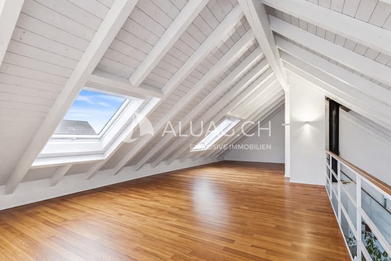 Viel Raum für tolle Ideen in der Galerie mit Dachschräge