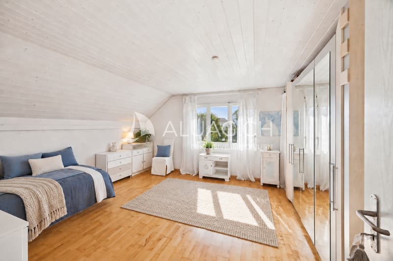 im Obergeschoss befinden sich 2 Schlafzimmer mit Dachschräge