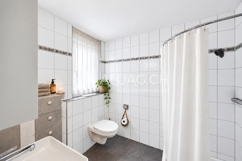 Auch in der zweiten Nasszelle mit Dusche eine tolle private Atmosphäre