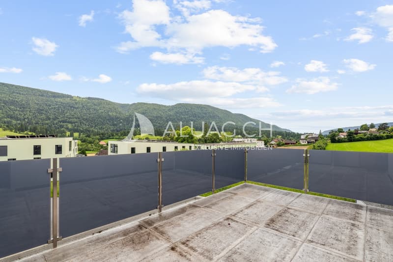 Terrasse mit atemberaubendem Panoramablick der perfekte Ort, um die Ruhe und Natur zu geniessen