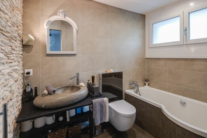 Modern 4.5 room apartment with large winter garden and terrace in the center of Oensingen (12)