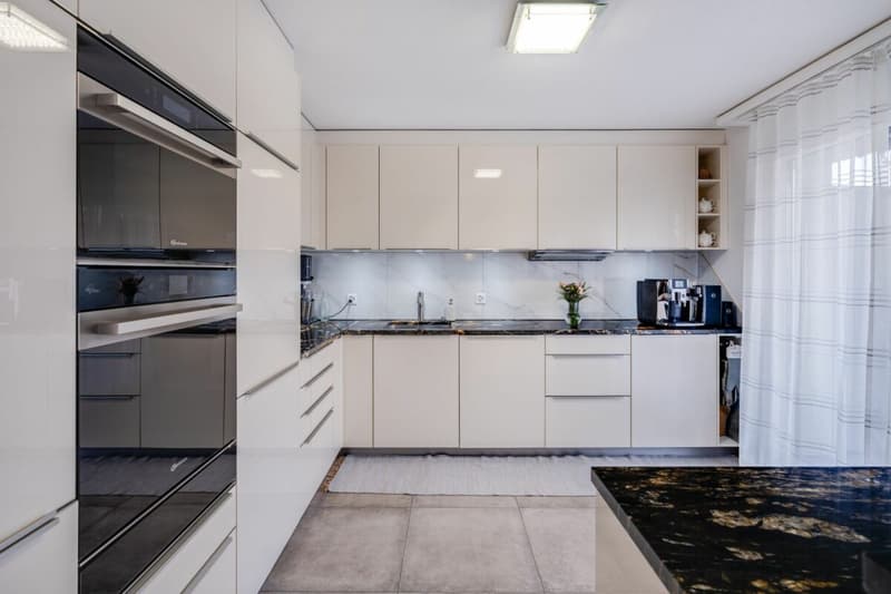 Modern 4.5 room apartment with large winter garden and terrace in the center of Oensingen (6)