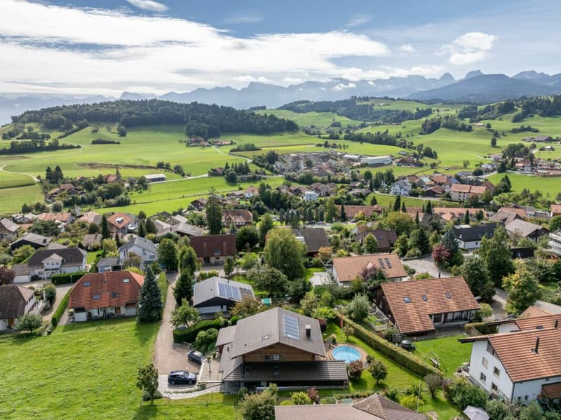 Villa in chalet style with pool & view of the Bernese Alps in Riggisberg (18)