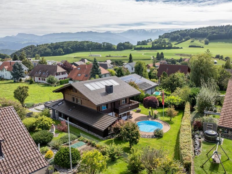 Large chalet with pool and view of the Bernese Alps in Riggisberg (1)