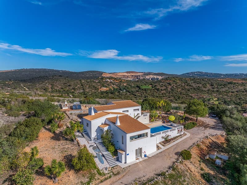 Nouveau prix ! Villa de charme rénovée, vue panoramique, à 8 minutes de Vilamoura et de ses golfs (33)