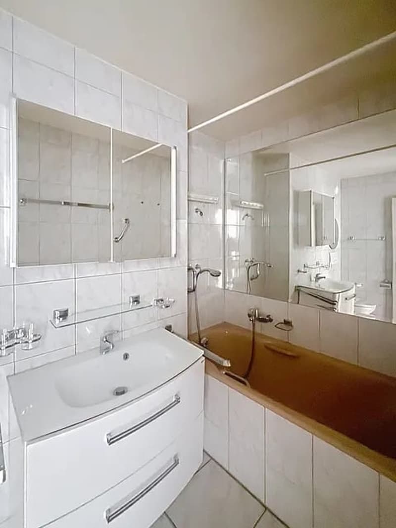 Magnifique appartement de 3,5 pièces avec cheminée à Clarens (17)