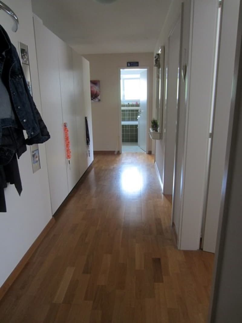 Appartement de 4,5 pièces situé au calme à Richigen incl. PP (3)