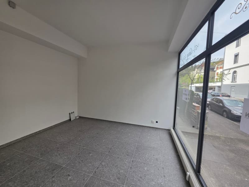 Office/Salon/Commercial space (3)