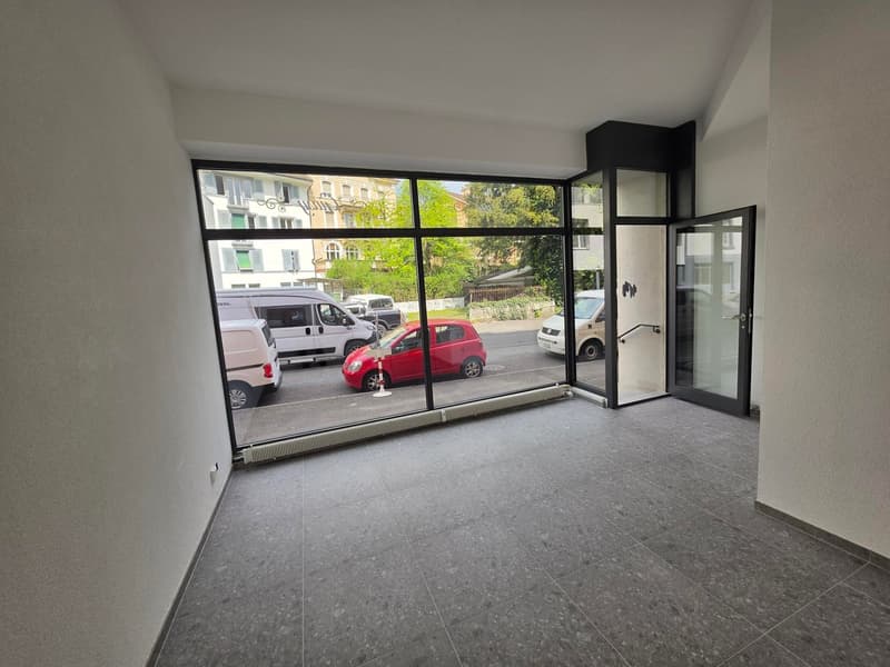 Office/Salon/Commercial space (2)